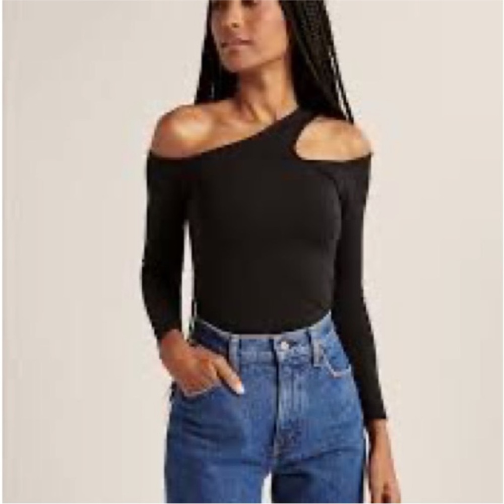 Abercrombie long sleeve off the shoulder with cut out